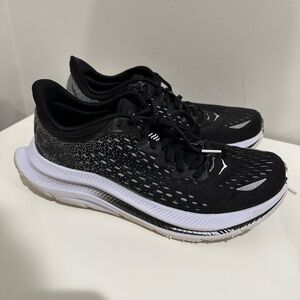 Hoka Kwana Women’s size 8. Black
